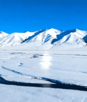 雪山下的冬日河流景观3298#横屏 