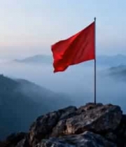  山顶飘扬的红旗与山脉云雾1192#横屏 	 