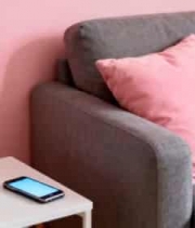  沙发旁小桌手机与咖啡杯场景116#横屏 	 - 