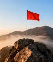 山顶飘扬的红旗与自然风光2440#横屏 	 -