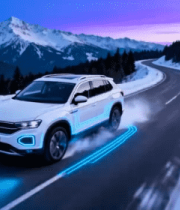 雪山公路上行驶的新能源汽车223#横屏 