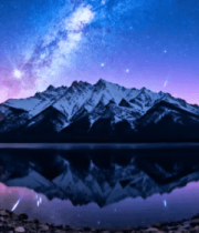  山顶飘扬的红旗与山景1215#横屏 	 