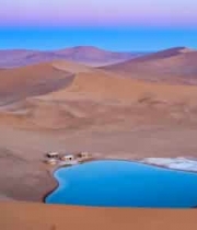  沙漠中的湖泊与建筑景观2033#横屏 	 