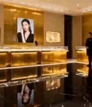  珠宝店内工作人员站立场景1379#横屏 	 