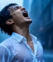  雨中男人仰头宣泄情绪422#横屏 	 