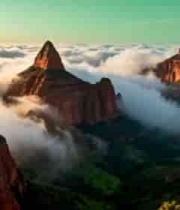  云海中的红色山脉风光2746#横屏 	 