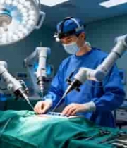  医生于手术室操作手术机器人1344#横屏 	 