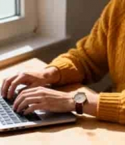  人物室内使用笔记本电脑打字1703#横屏 	 