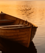夕阳下湖面的木船2858#横屏 