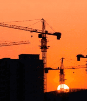 夕阳下建筑工地塔吊剪影286#横屏 