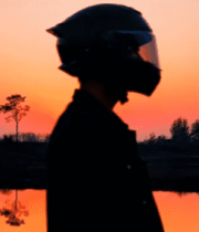 夕阳下戴头盔人物的剪影3863#横屏 