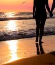  情侣海滩日落漫步2959#横屏 	 -