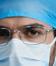 手术室中外科医生特写2578#横屏 