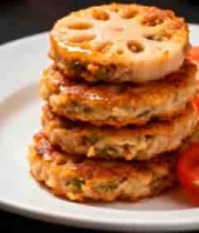  盘中堆叠的莲藕肉饼1643#横屏 	 -