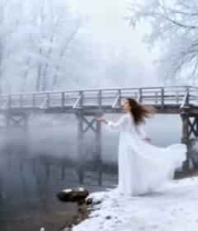  女子雪中湖边漫步2958#横屏 	 