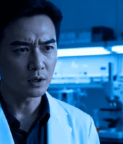 实验室里的男性科研人员1290#横屏 