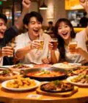  年轻人聚餐举杯欢乐场景2429#横屏 	 -