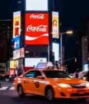  纽约街道夜晚行人与车流302#横屏 	 