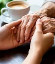  年轻人与老人手牵手画面2644#横屏 	 