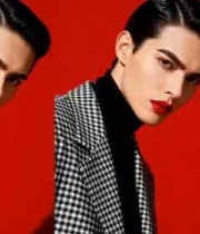  男性模特红底特写3056#横屏 	 