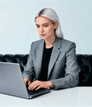 商务女性使用笔记本电脑3097#横屏 