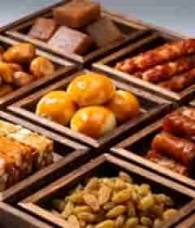  木盘盛放多样中式点心美食1480#横屏 	 - 