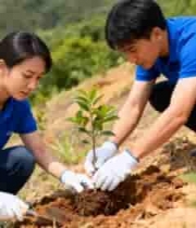  男女户外种植树苗画面2413#横屏 	 