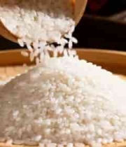  木勺倾倒大米至竹盘画面1119#横屏 	 