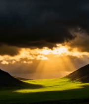 山谷间穿透乌云的阳光景象2447#横屏 