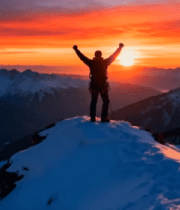 山顶人物日出欢呼全景2564#横屏 