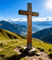 山顶木十字架与山脉风光4723#横屏 