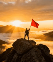 山顶人物举红旗迎日出4358#横屏 