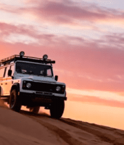 沙漠中行驶的越野汽车4985#横屏 