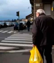  老人街道行走背影2744#横屏 	 