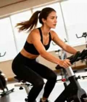  健身房女性骑动感单车素材1285#横屏 	 