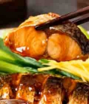  筷子夹起红烧鱼肉特写2536#横屏 	 