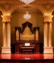  剧院舞台上的钢琴与管风琴772#横屏 	 -