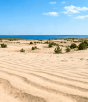 沙漠风光与远处水域景观3272#横屏 