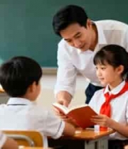  教师教室指导小学生阅读1242#横屏 	 