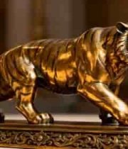  金色老虎雕像特写822#横屏 	 