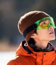  户外戴护目镜穿冬装的男子2626#横屏 	 -