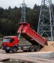  红色自卸车工地卸料场景2516#横屏 	 