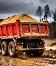  红色自卸车运输沙土2224#横屏 	 