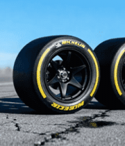 路面上的米其林赛车轮胎4347#横屏 