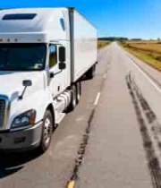  公路上行驶的白色货运卡车1657#横屏 	 