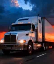  公路上行驶的卡车日落景象1600#横屏 	 