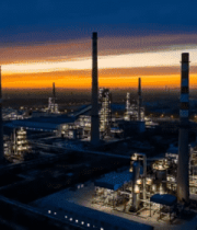 黄昏时化工厂全景1672#横屏 