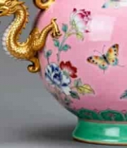  粉色瓷瓶带金色龙装饰特写1223#横屏 	 - 