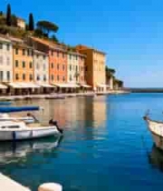  港口停靠多艘帆船及彩色建筑2836#横屏 	 