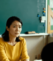 教室中女性交流场景3005#横屏 